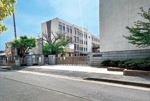 中央小学校