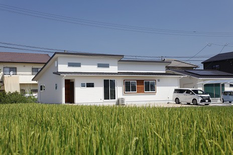 大人の西海岸スタイルの家