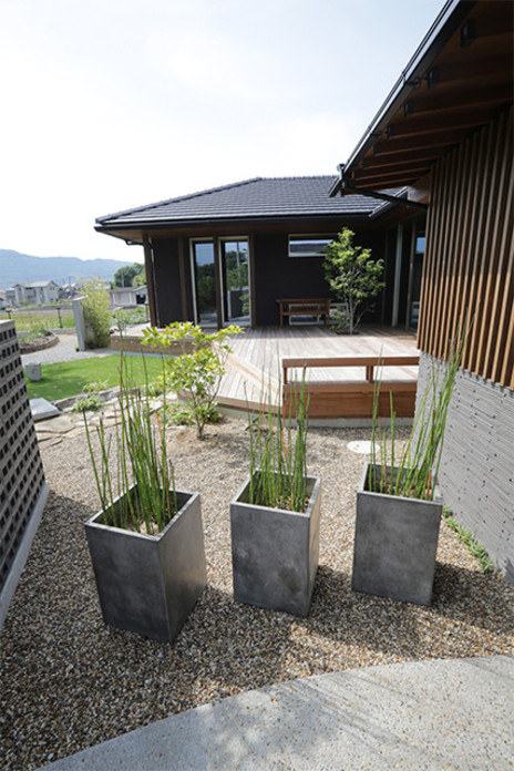 自然と調和する平屋の家（庭編）