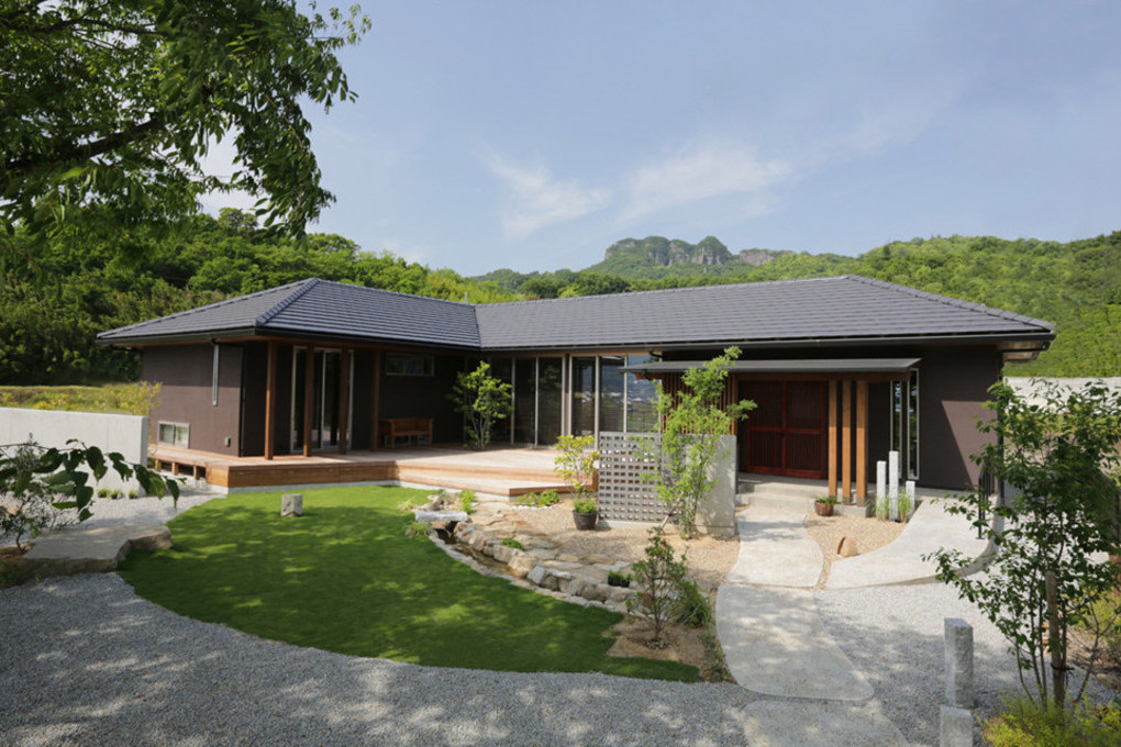 自然と調和する平屋の家（庭編）