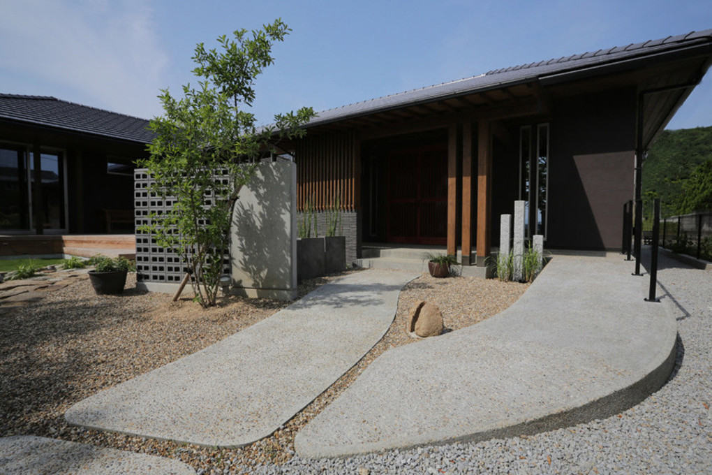 自然と調和する平屋の家（庭編）