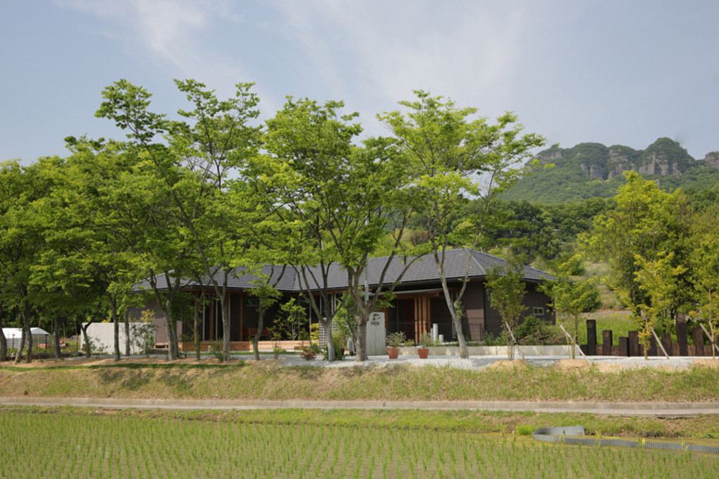 自然と調和する平屋の家（庭編）